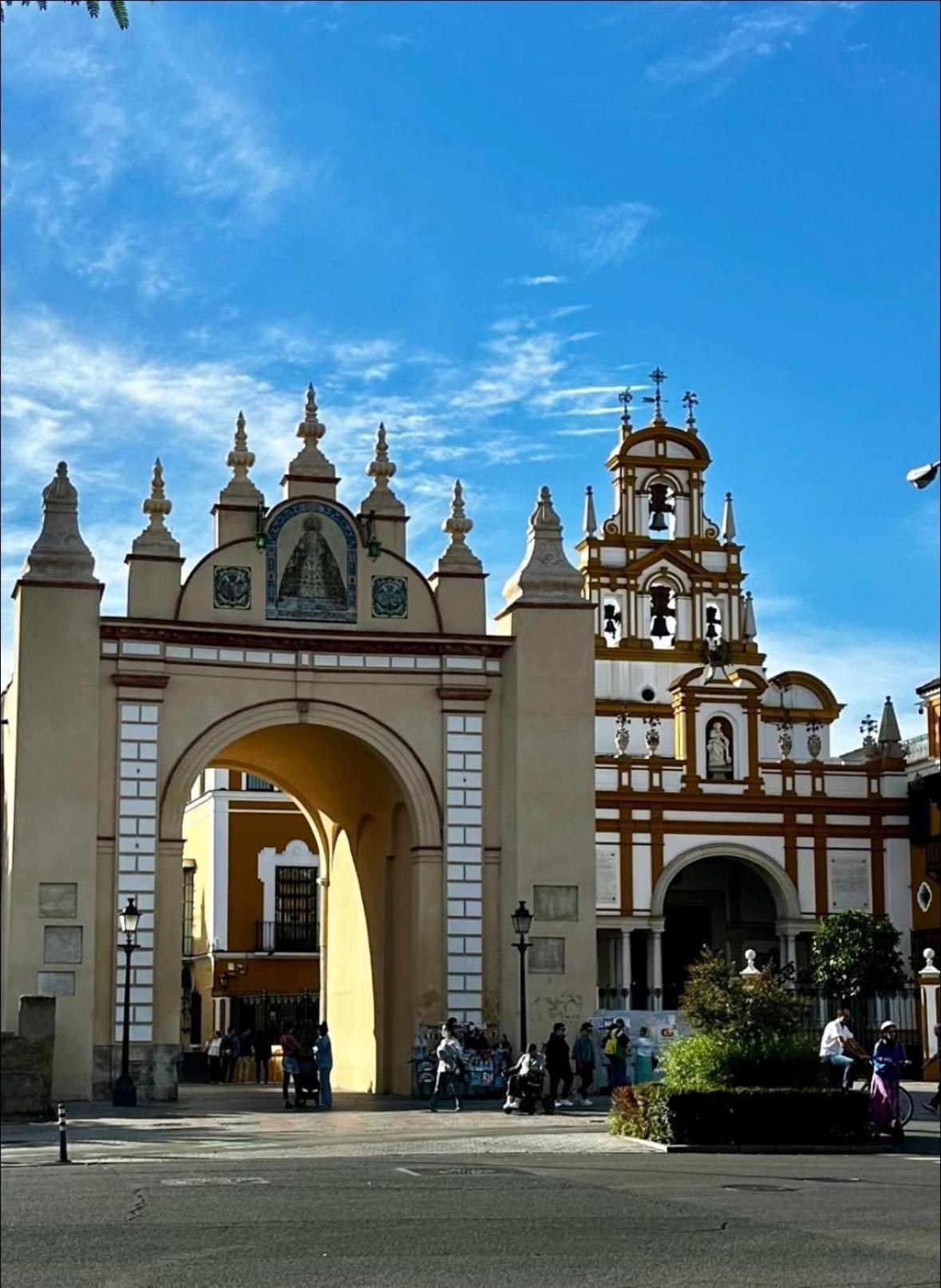 Arco Macarena Apartment Sevilla Bagian luar foto
